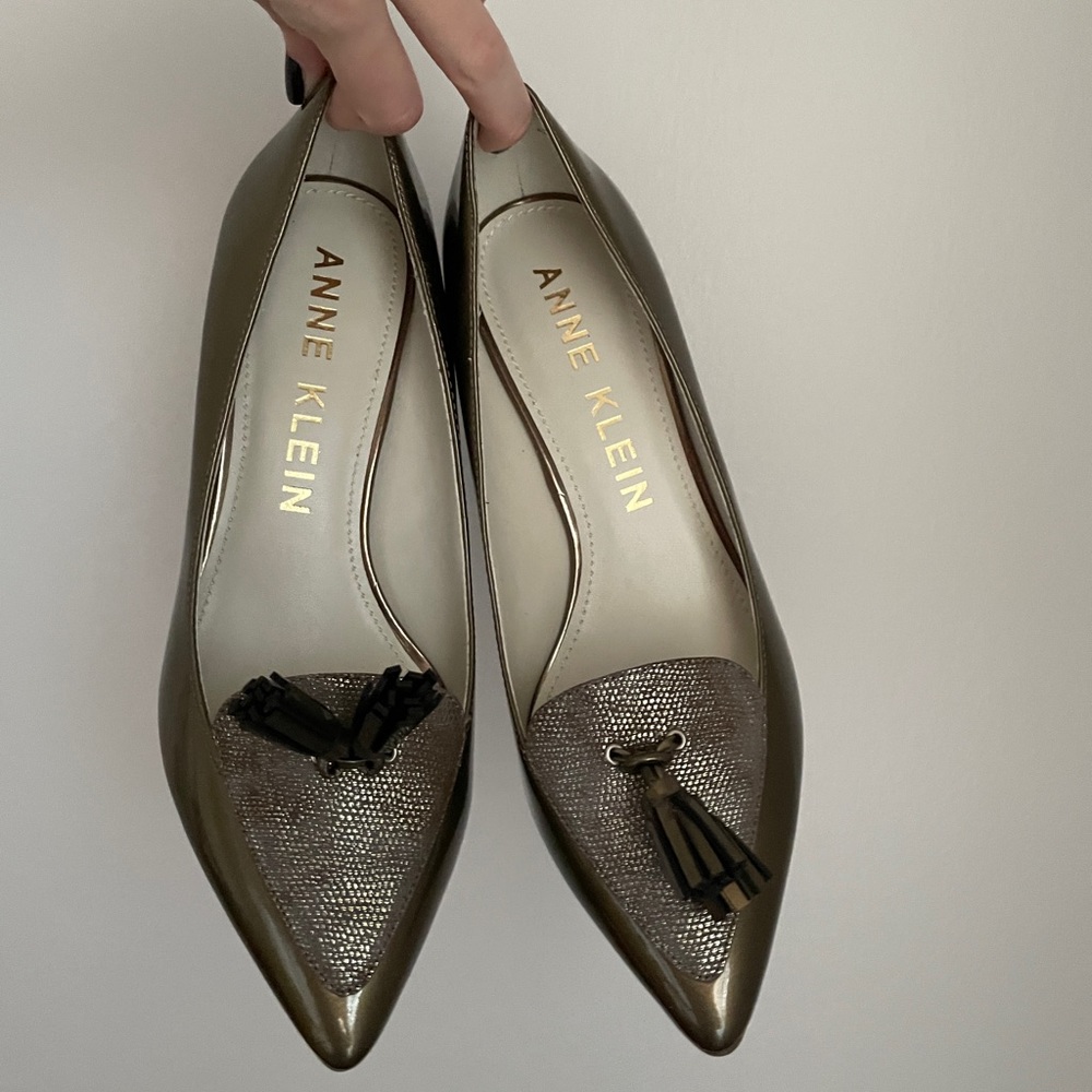 Anne Klein Tassel Loafer 8.5